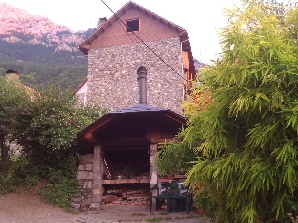 Pension Pallaruelo Саравильо Экстерьер фото